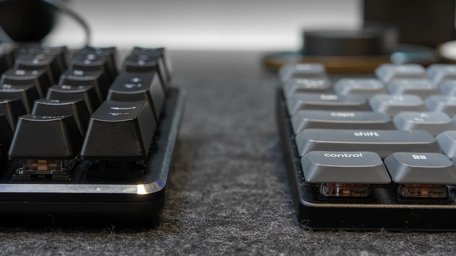 Magicforce 有線赤軸テンキー keychron k1 maxとの高さ比較