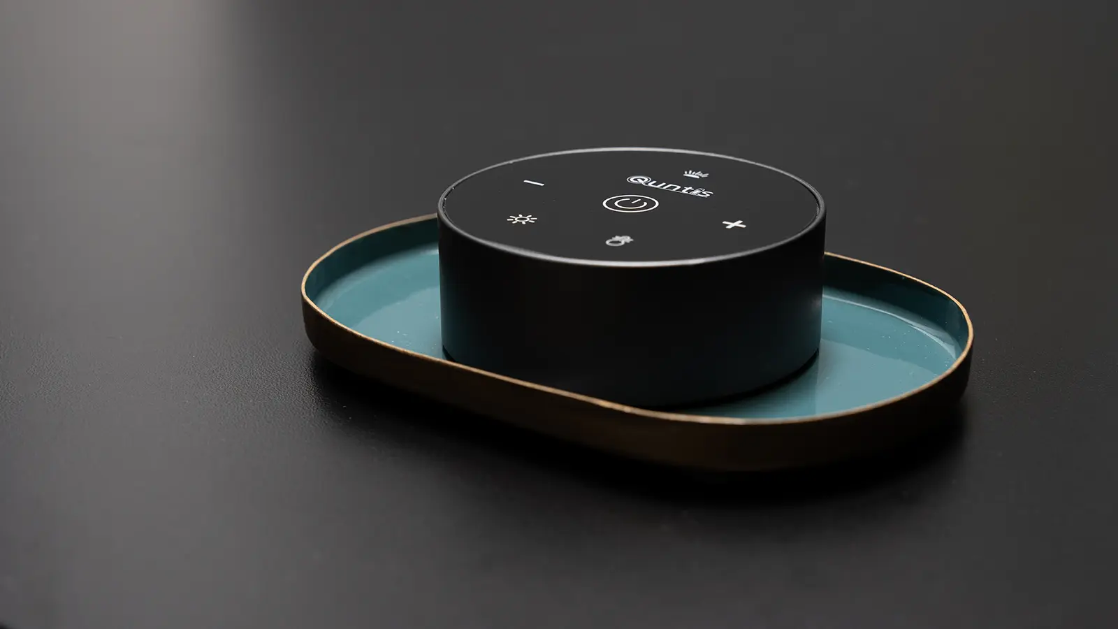 Quntis ScreenLinear モニターライト モニターライトバー Basic Pro リモコンの設置イメージ