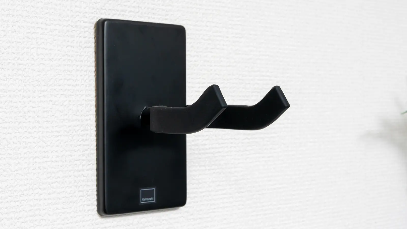 山崎実業 tower ウォールギターフック 取付イメージ