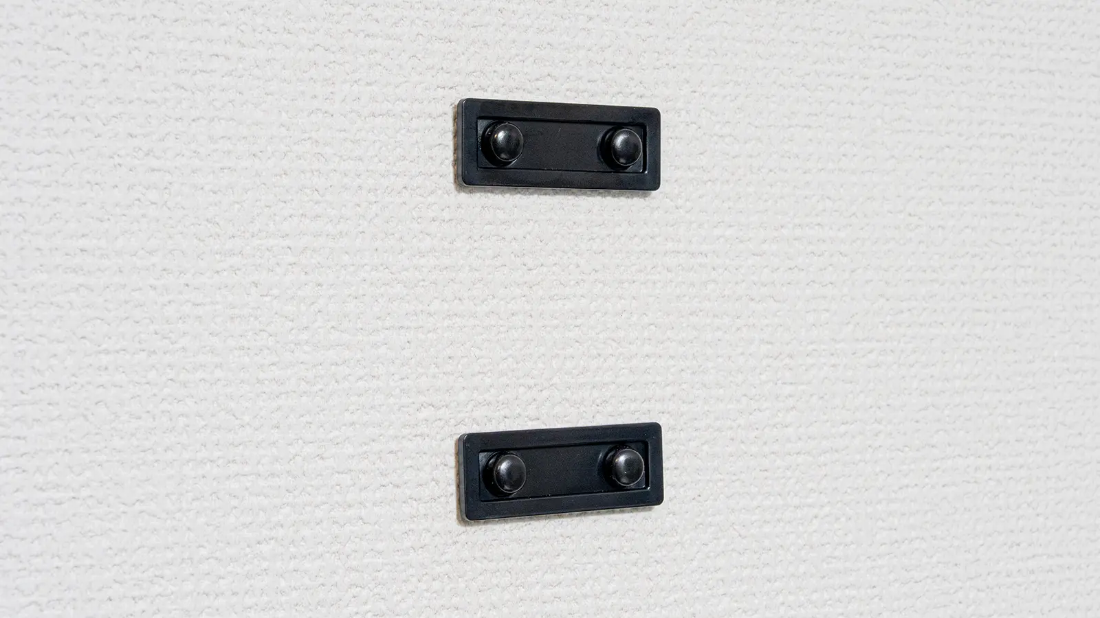 山崎実業 tower ウォールギターフック 取付時 ベースプレート画像