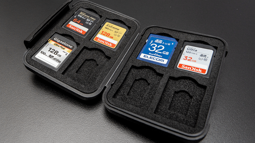 HAKUBA ポータブルメディアケース 8枚収納 DMC-20WSDBK SDカード 収納イメージ クッション