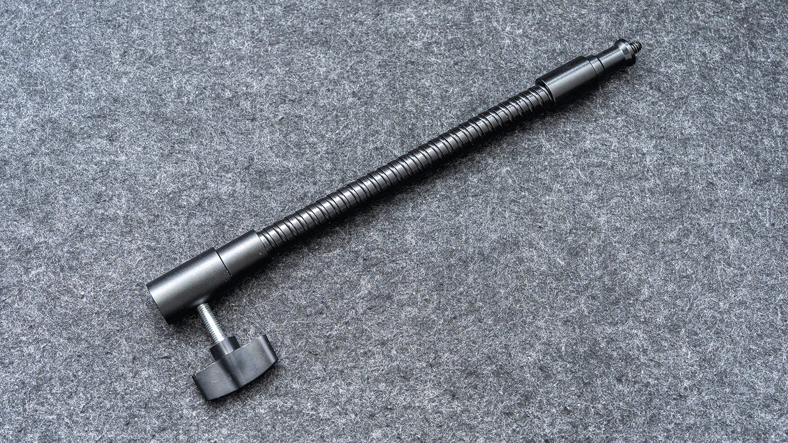 突っ張り棒をカメラ三脚やライティングシステム-フレキシブルアーム