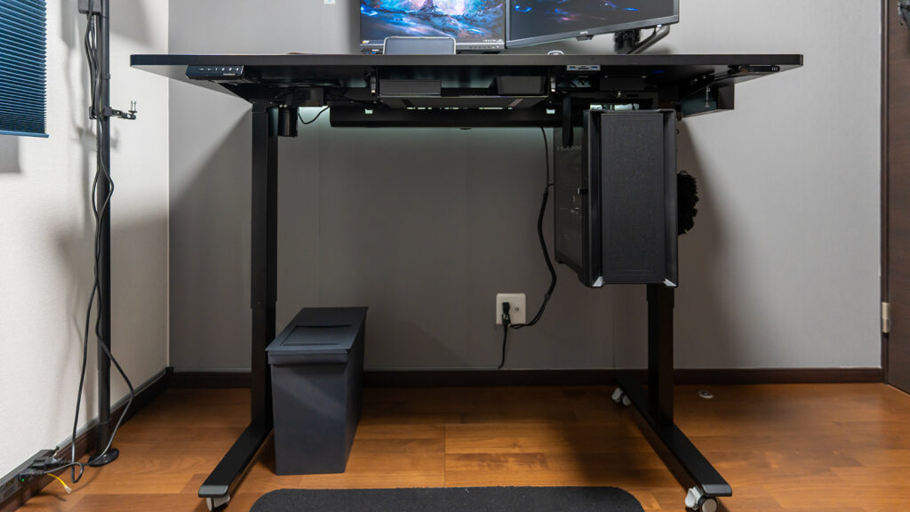 4.5畳の仕事部屋で使っている電動昇降デスク FlexiSpot EF1