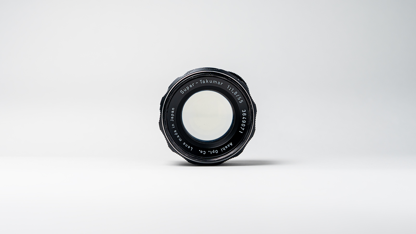 ASAHI PENTAX Super Takumar 55mm F1.8 オールドレンズ 正面画像と銘板