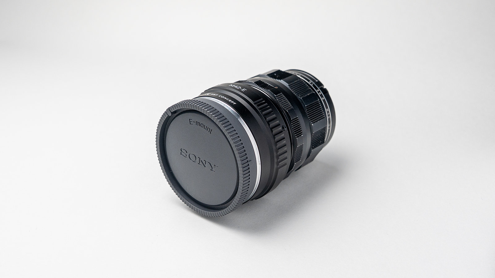 ASAHI PENTAX Super Takumar 55mm F1.8 オールドレンズとマウントアダプター 前後キャップ取付イメージ リア側