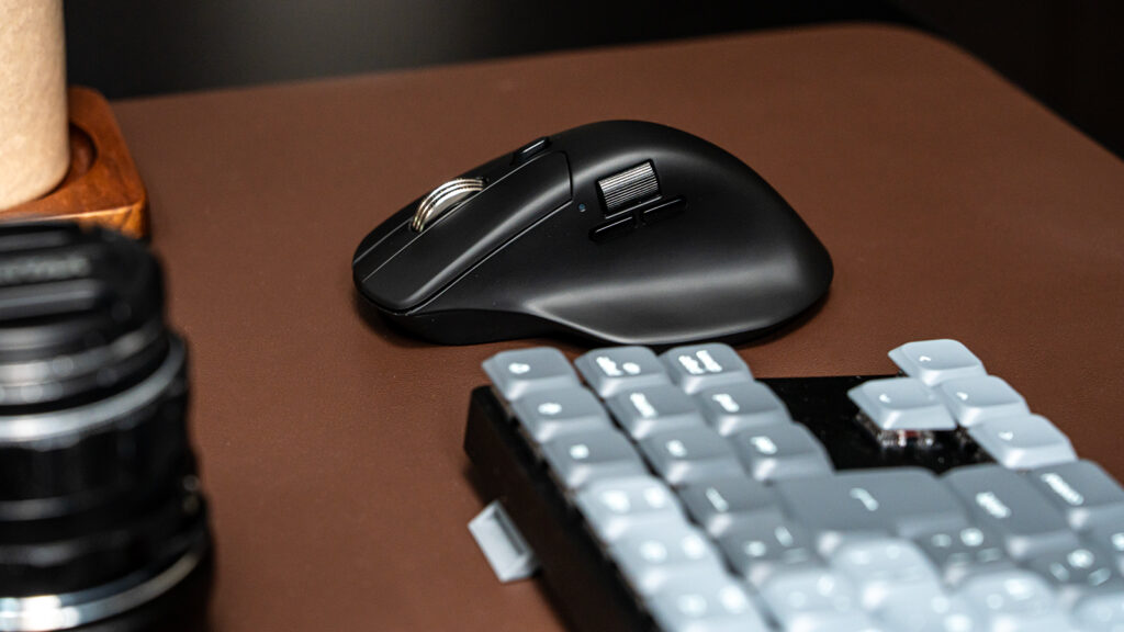Keychron M6 レビュー マットブラック keychron K1 maxの横に置いたイメージ