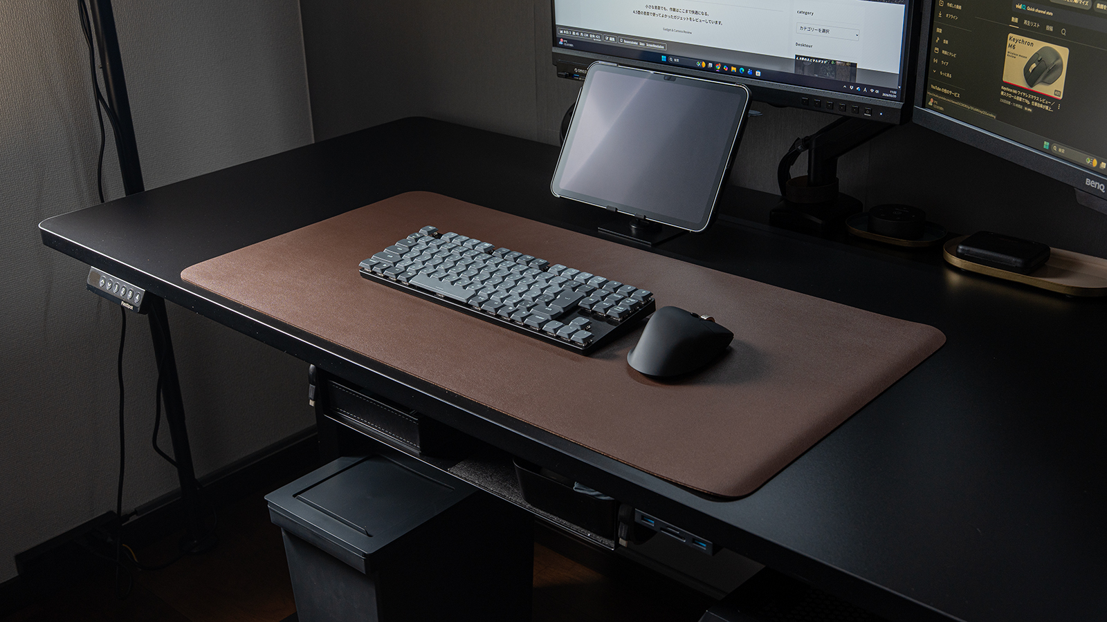 デスクツアー 茶色のデスクマット 40代 アラフォー男性のデスク環境におすすめ