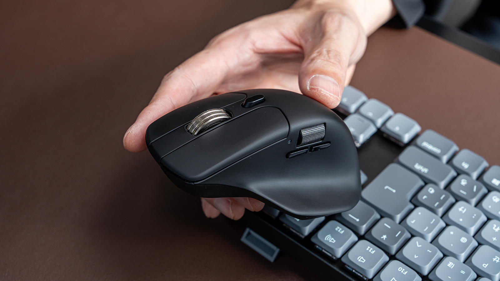 デスクツアー keychron M6 ワイヤレスマウスのサムレストアップ