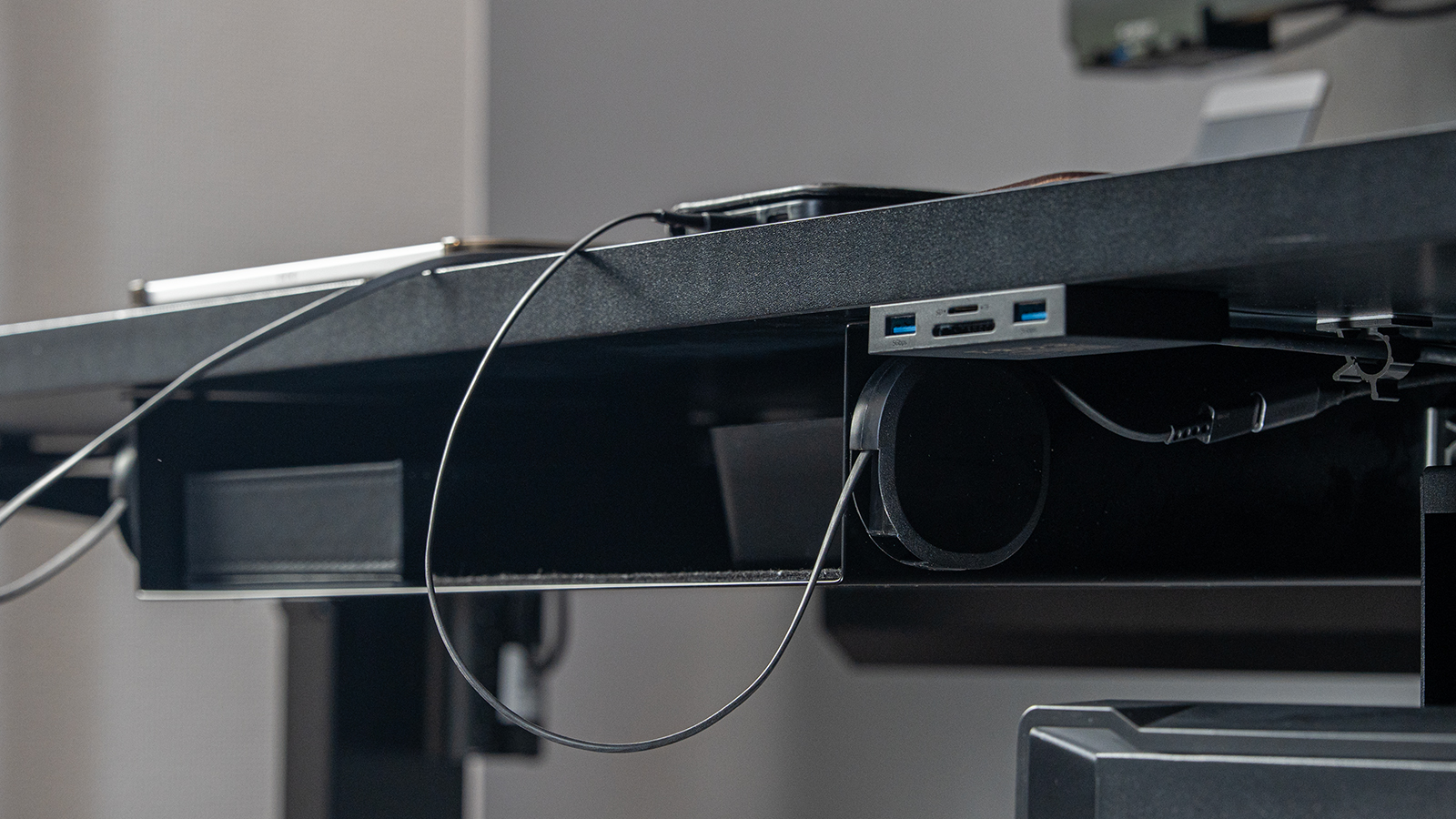 山崎実業 テーブル下収納ラック /オウルテック 片巻きケーブルリールの組み合わせ