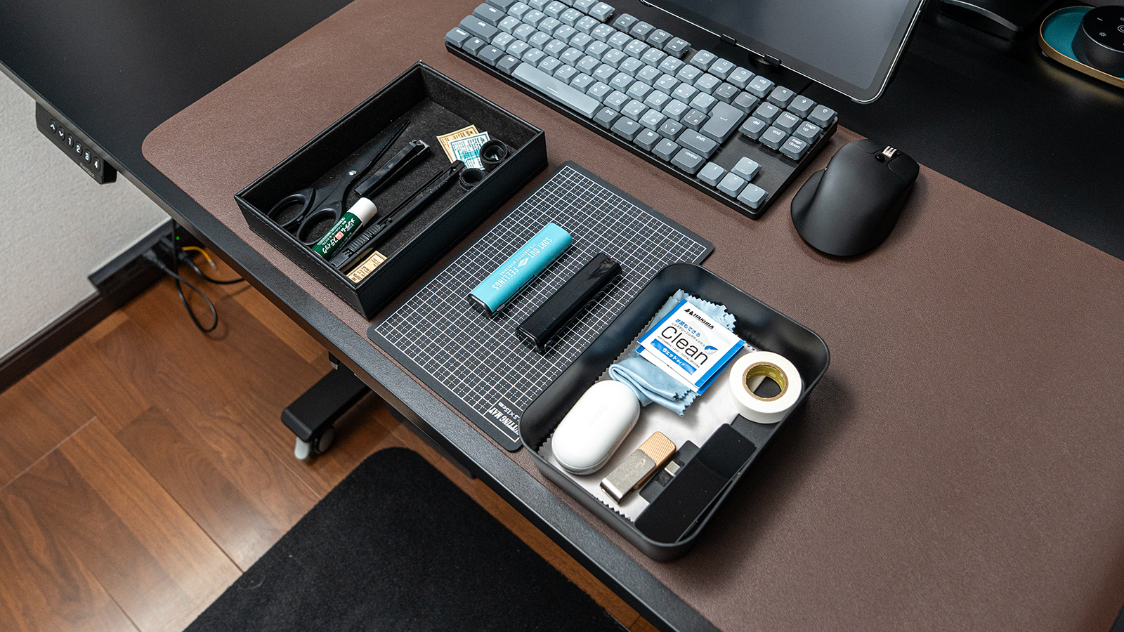 山崎実業 テーブル下収納ラック に入れているモノ一覧