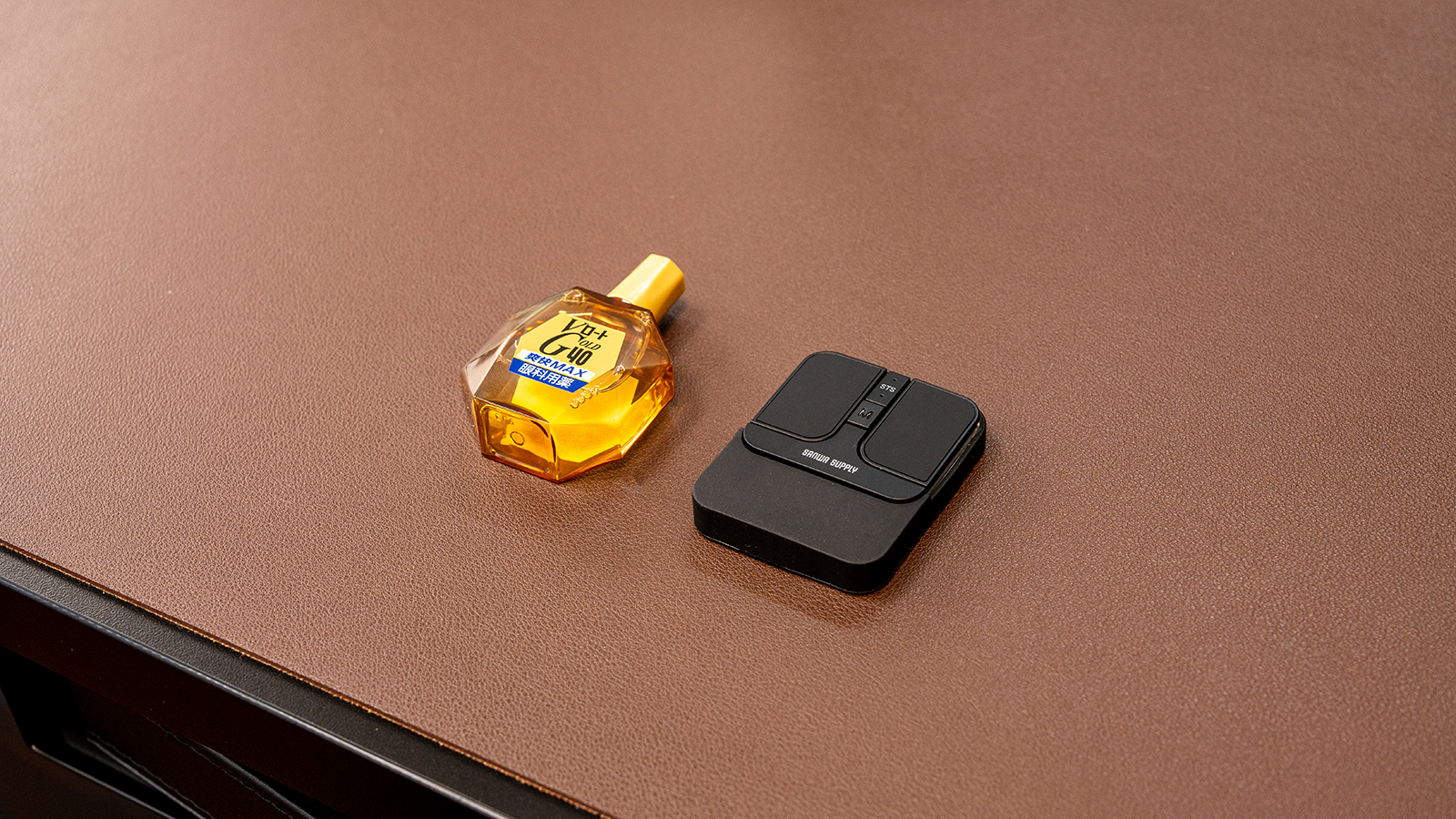 サンワダイレクト 超小型マウス 400-MAWB216BK 目薬との大きさ比較