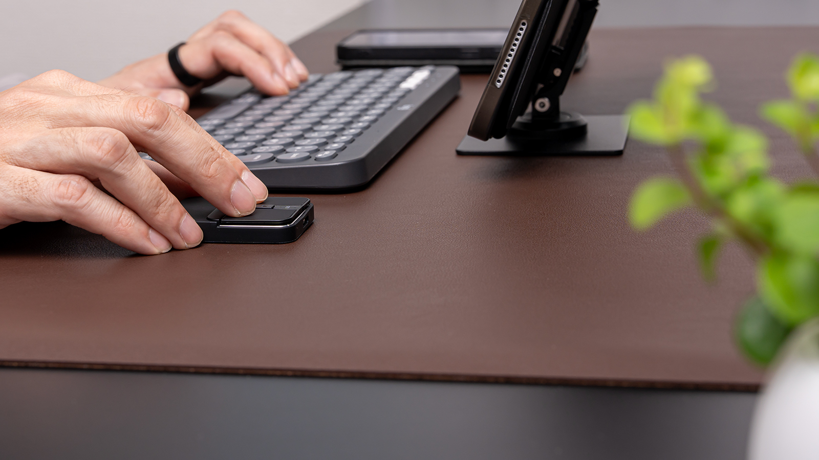 サンワダイレクト 超小型マウス 400-MAWB216BK ipadを使った作業風景