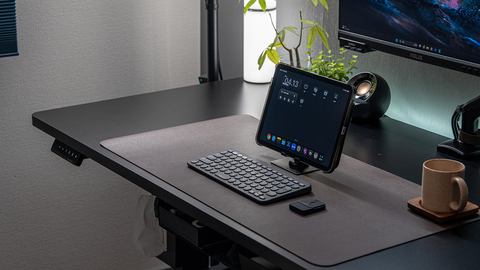 iPad A16とロジクール PEBBLE KEYS 2 K380sのセット画像