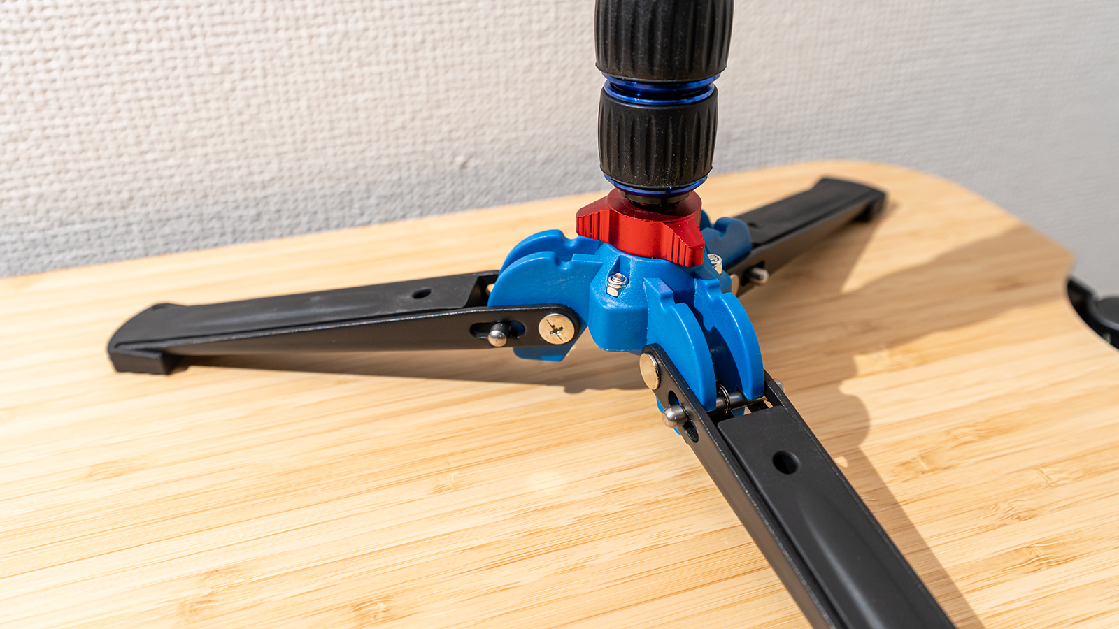 最近買って良かったもの Neewer 自立式一脚 T222 の足元