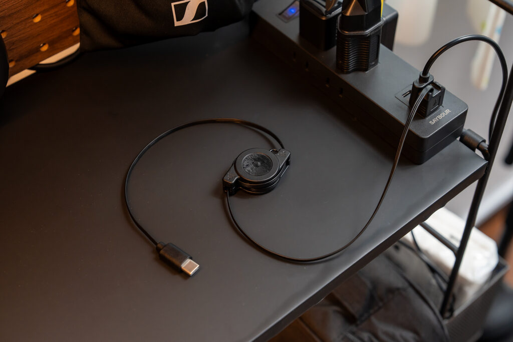 NITORI ニトリ Nポルダ パンチングボード USB-Type-C充電用のリールケーブル。100均で買えるおススメ。