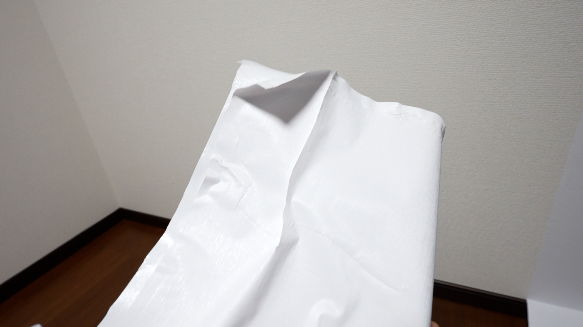 剥がせる壁紙kokohariをDIYで貼ってみた。失敗した壁紙の画像