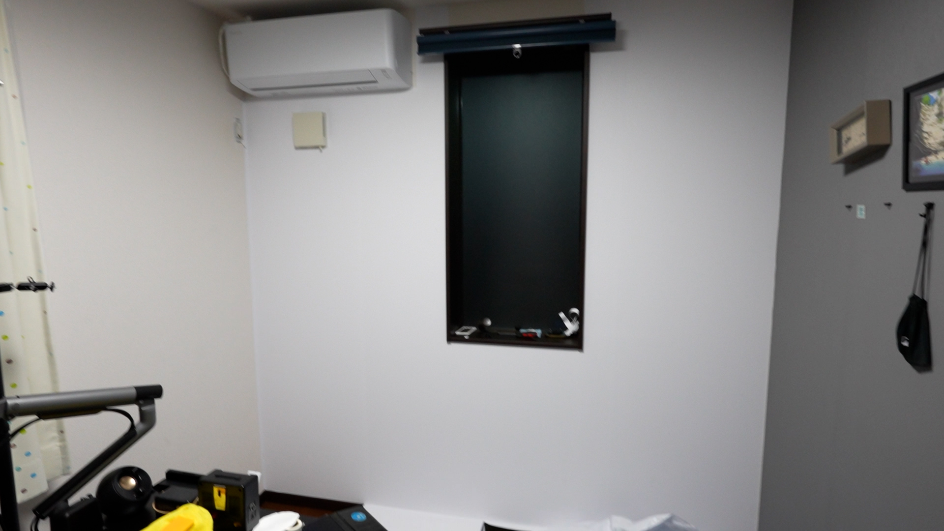 剥がせる壁紙kokohariをDIYで貼ってみた。一面貼り終わり。