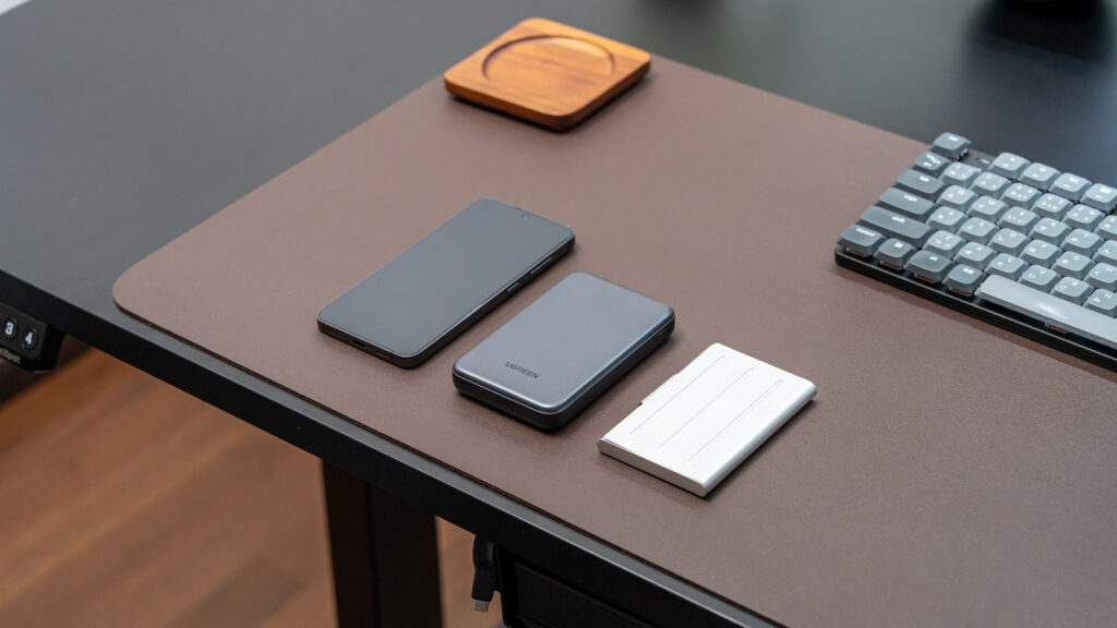 UGREEN 20W Two-way Fast Charging Power Bank モバイルバッテリー サイズ感の比較イメージ