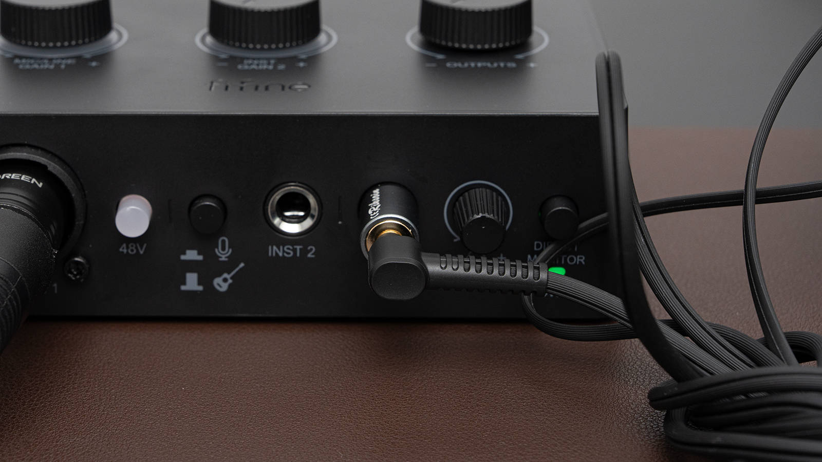 FIFINE SC1 オーディオインターフェース ヘッドフォンジャック挿入画像