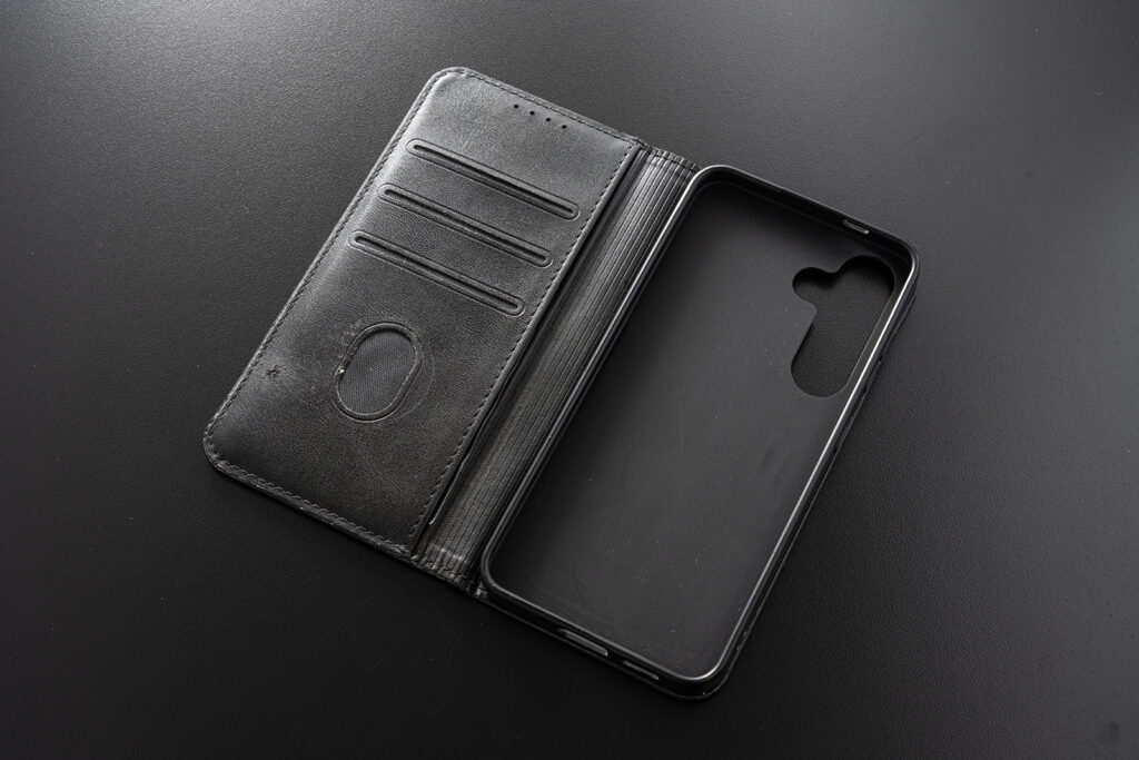 昔使っていた手帳型スマホケース