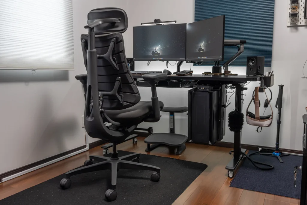 4.5畳の仕事部屋にLiberNovo Omni Genを設置した様子