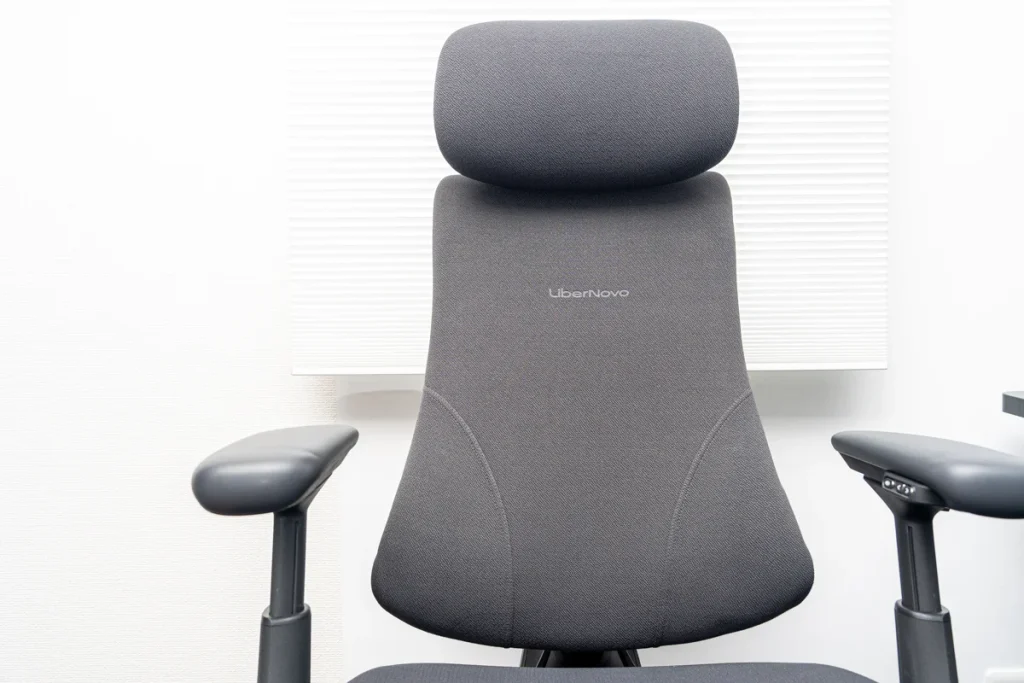 LiberNovo Omni Gen 電動ワークチェア本体の外観