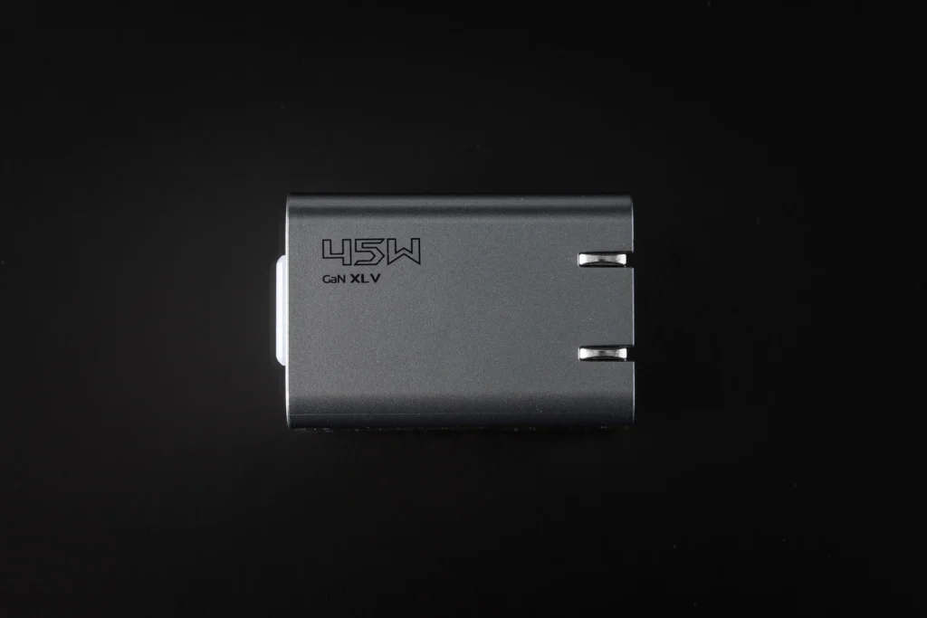 PHYSCE C145US(45W GaN充電器)製品撮影画像 プラグ側上面