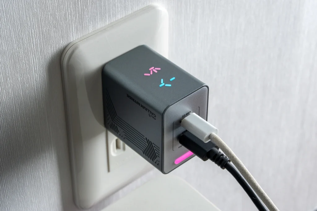 PHYSCE C145US(45W GaN充電器)充電、RGBライトの点灯イメージ